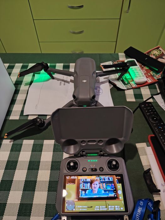 ЧИСТО НОВ ДроН  DJI Air 3S Fly More Combo (DJI RC 2) + ГАРАНЦИЯ ТЕХНОПОЛИС до 08.2027 г
