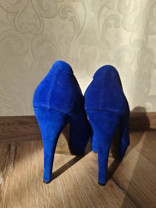 Туфли на высоком каблуке