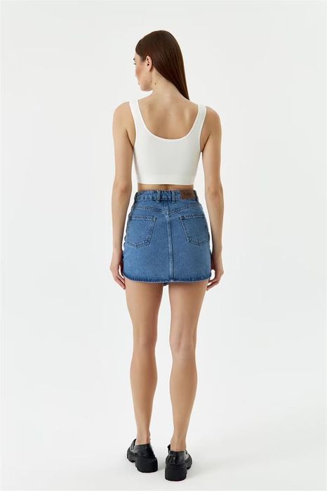 Асиметрична дънкова пола