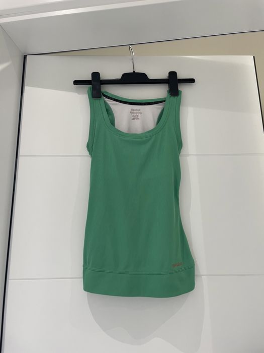 Спортни топове, бюстиета