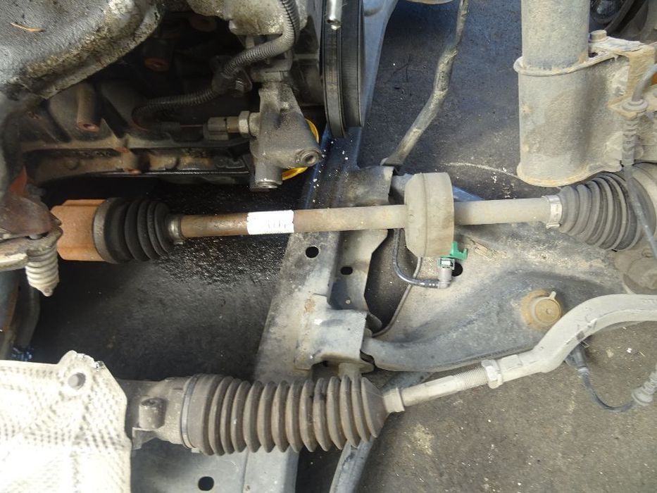 Planetara stanga dreapta Dacia Logan 1.2 benzina din 2012