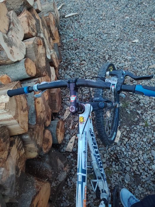 Vând sau schimb cu trotinetă electrica Bicicletă custom făcută pe piese mai multe detalii in privat sau descriere