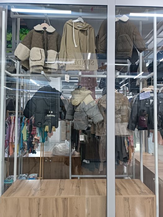 Офисная мебель для детской одежды