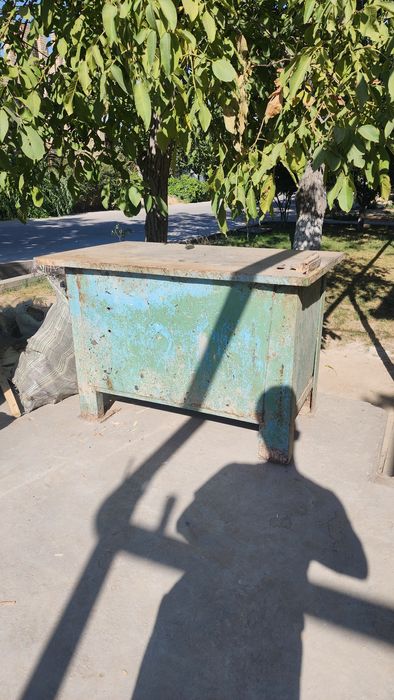 Советский стол, темир лист билан