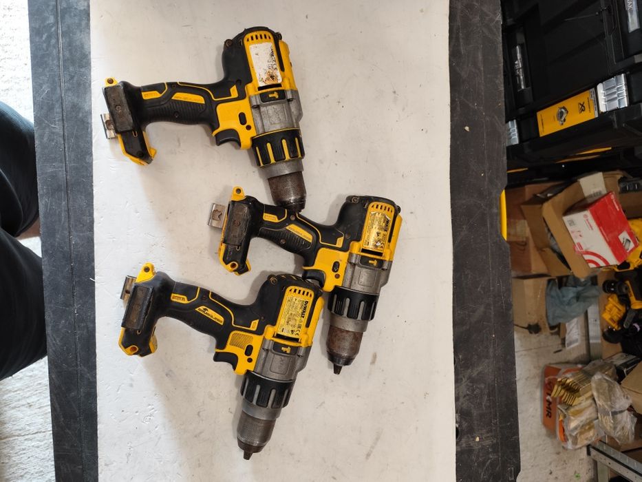 Мощен безчетков удърен винтоверт Девалт DeWALT DCD995 DCD996