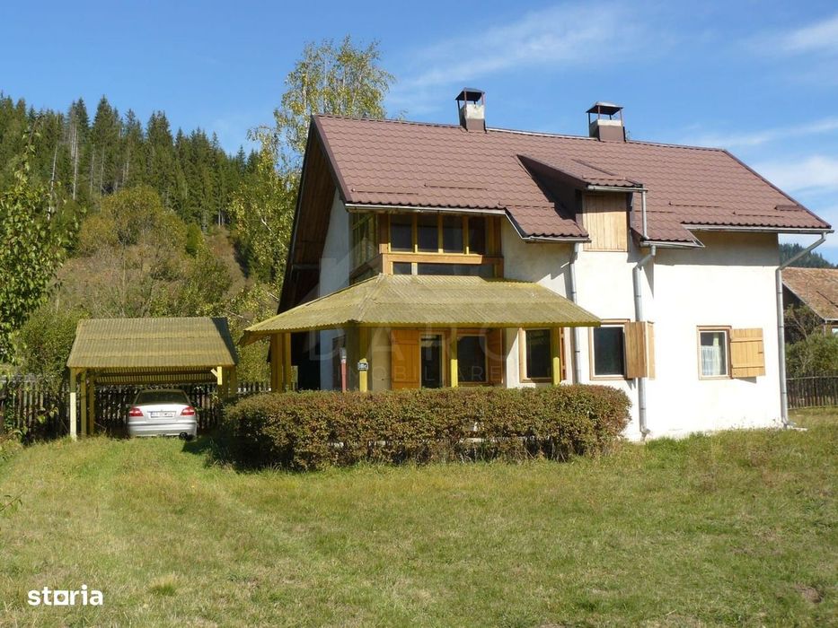 Casă cu etaj , de cărămidă, pe teren de  1680 M2, intabulat și  c