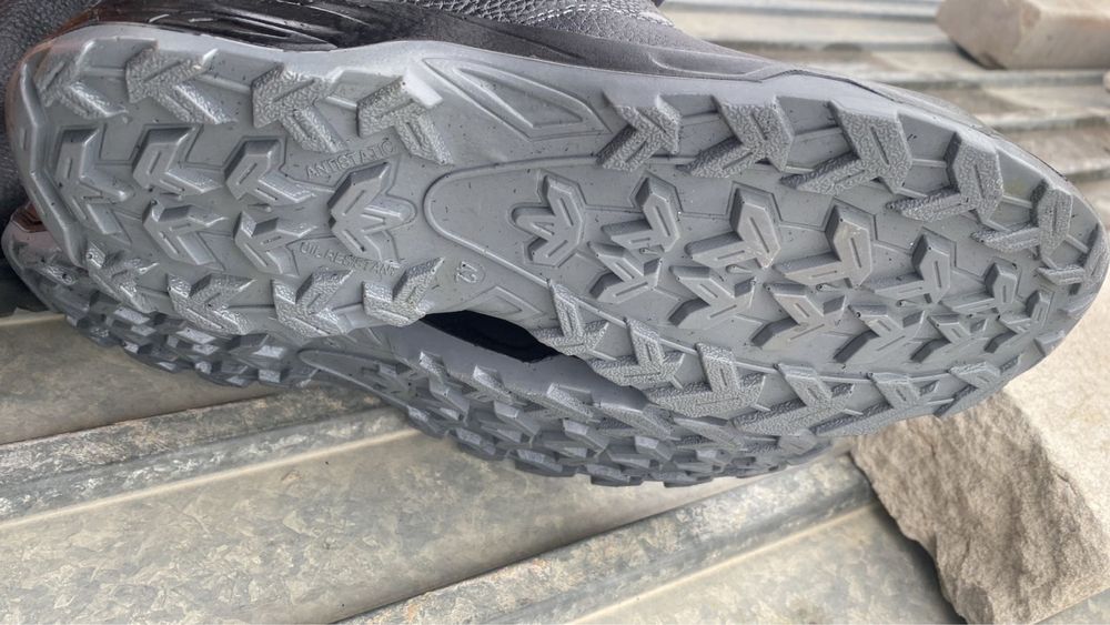 Продам сапоги новые