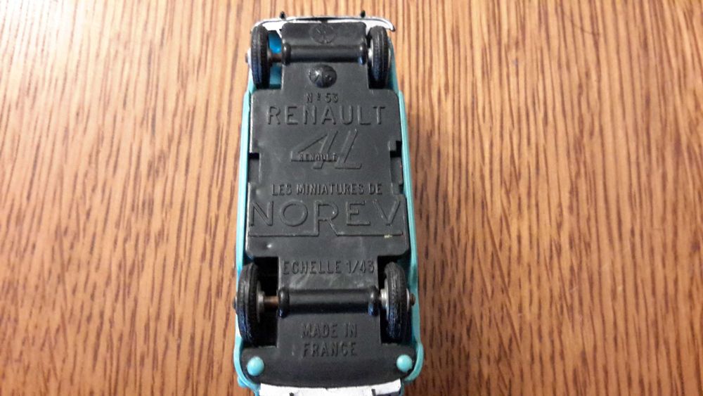 Пластмасова количка