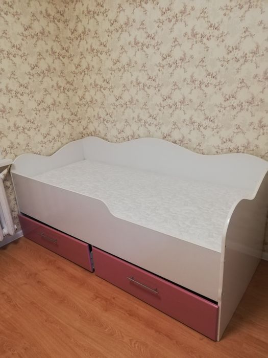 Продам 2 подростковые кровати с матрасами