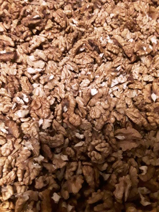 Nuci in coaja sau miez