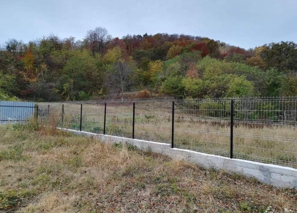 Împrejmuiri terenuri cu gard, garduri din plasa