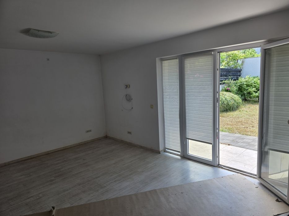 Casă tip duplex de vânzare cu grădină pentru relaxare – Breazu, Rediu, Iași