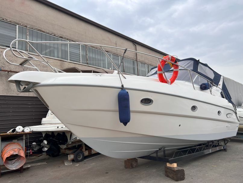 Barca Sessa Oyster 30 / 320 cp / 390 ore / 8 locuri / 4  de dormit