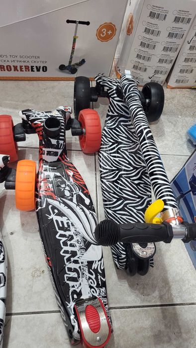 Детски скутер тротинетка Сгъваема Кроксър Ево 202 светещи гуми
