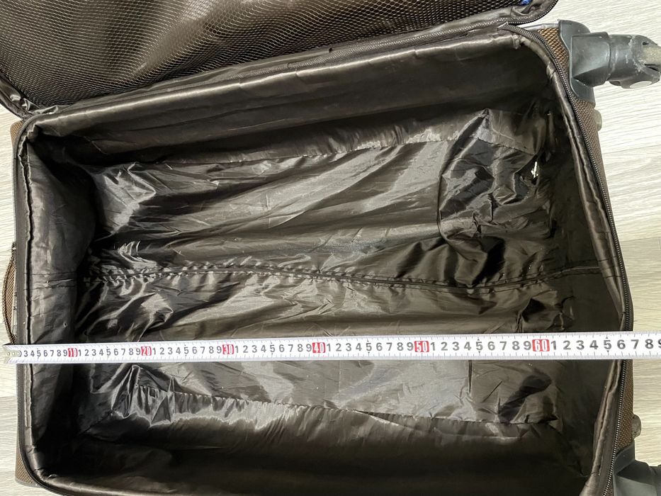 Продам чемодан 65x45x25