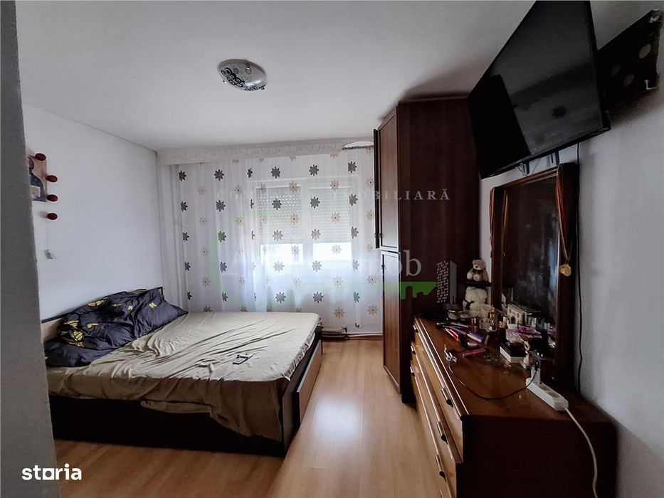 Apartament 3 camere decomandate zona Mioritei