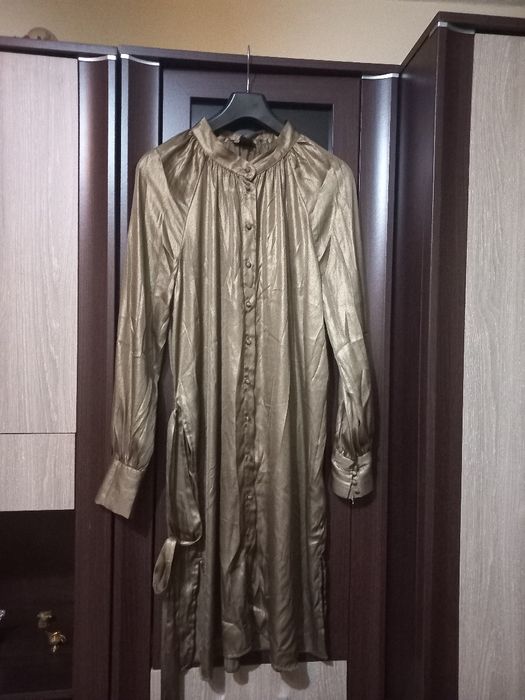Rochie tip cămașă,  cu cordon, material deosebit.