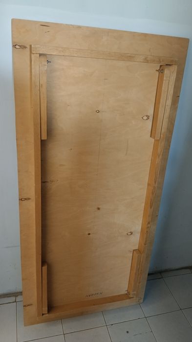 Продается деревянный стол