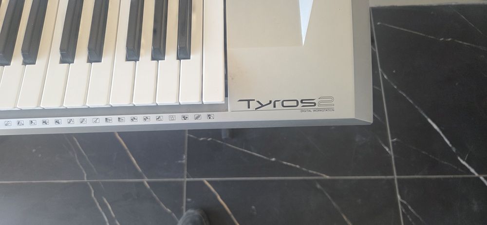 Orga yamaha tyros 2