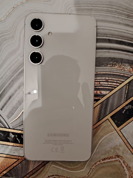 Продается Самсунг с24 FE