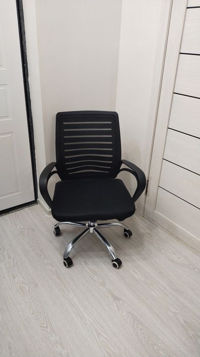 Стул офисный  отличный