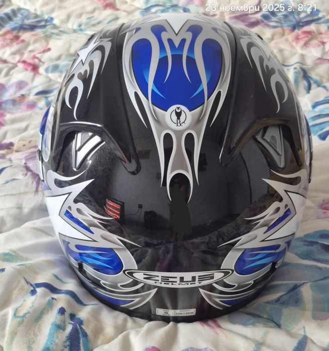 Продавам каска, много запазена!