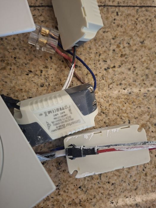 Spoturi cu becuri 32 de bucăți tote la 150lei