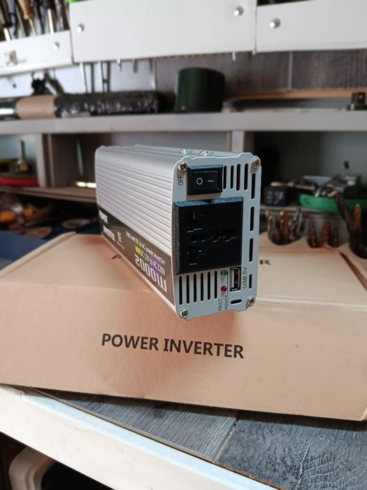 Инвертор преобразователь 12v/220v