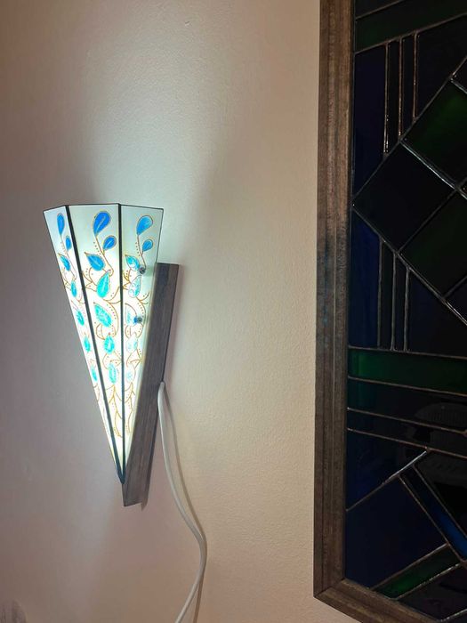 Витражна лампа за стена