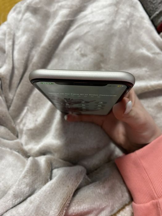 Продавам айфон 11