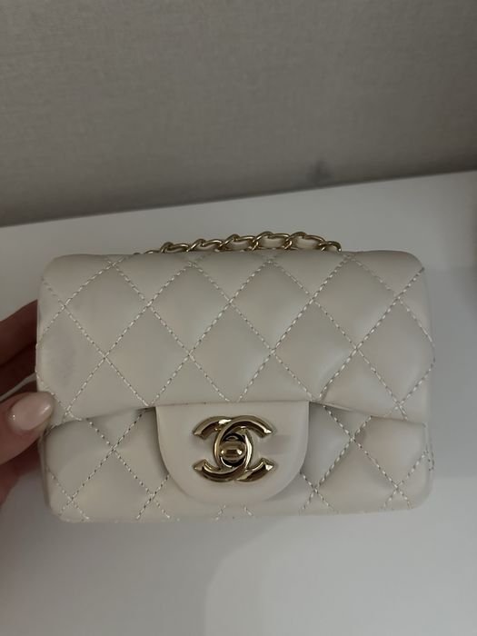Дамска чанта Chanel.