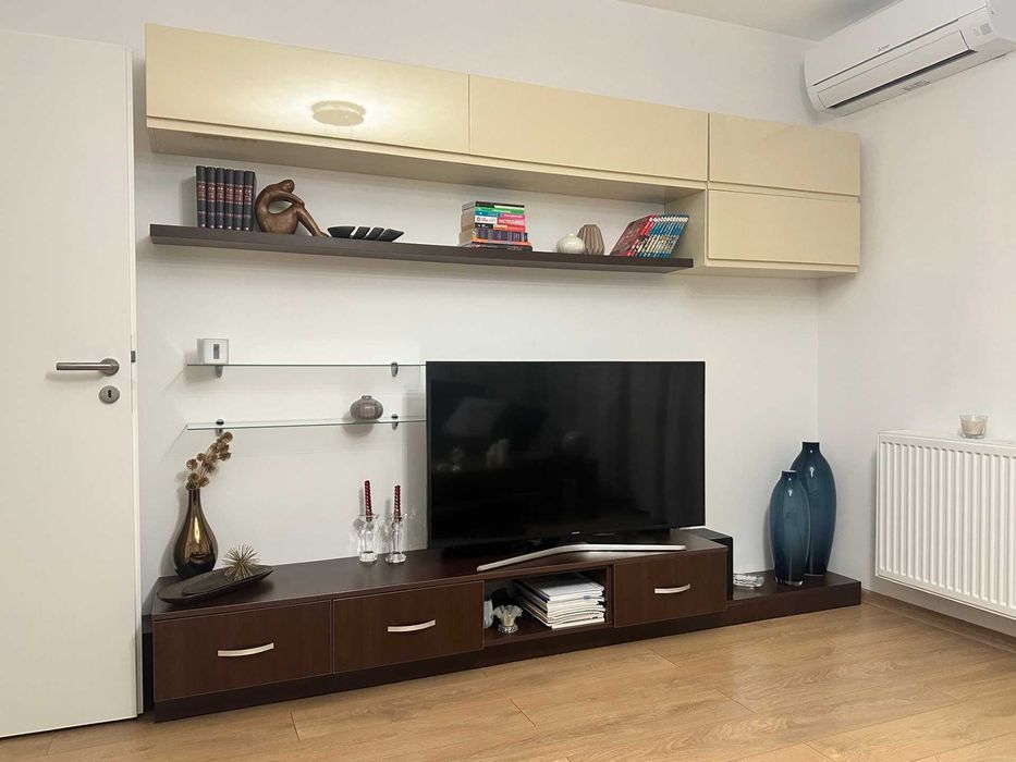 Vand mobila living, 2.8 m lungime, cu corpuri suspendate