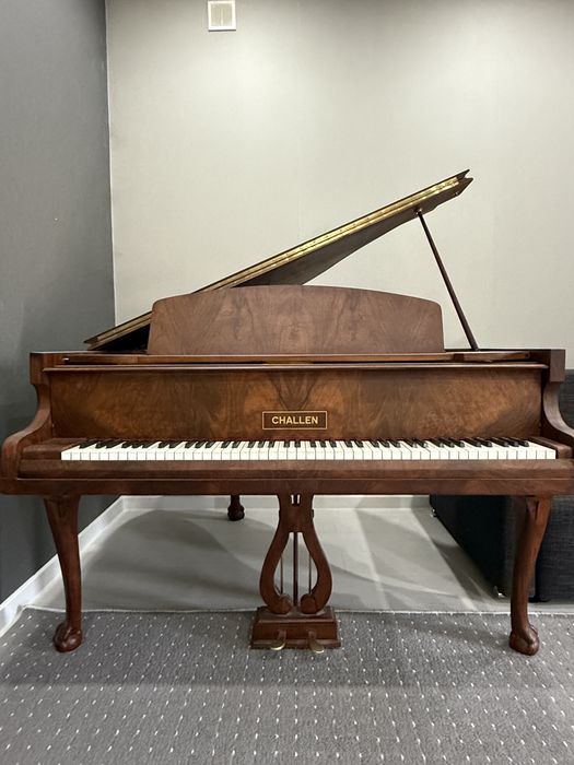 Продается рояль Challen