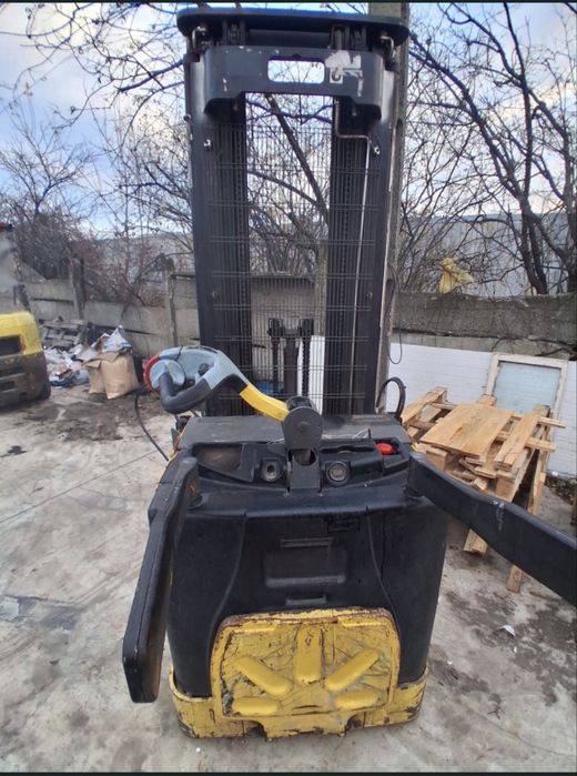 Transpaleta electrica cu catarg