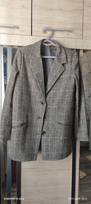 Продаю женский, димисезонный пиджак, размер подойдёт на 48-50.