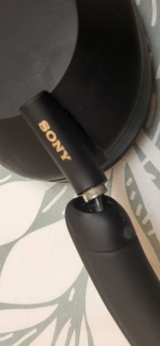 SONY WH-1000XM5 Fuctionale (de Piese) rupte pe ambele capete fuctionale 200 lei fix