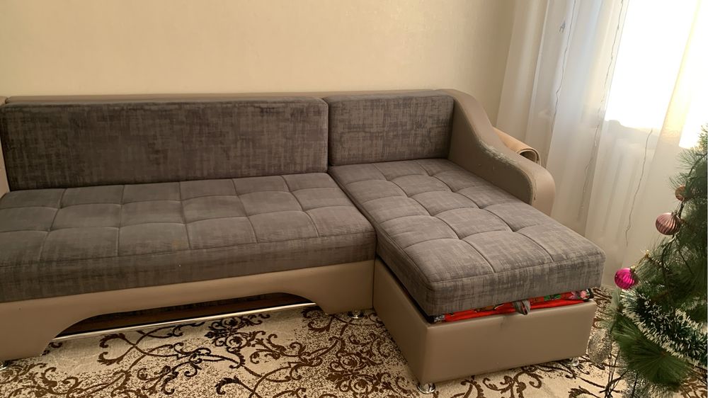 Продам диван с креслой