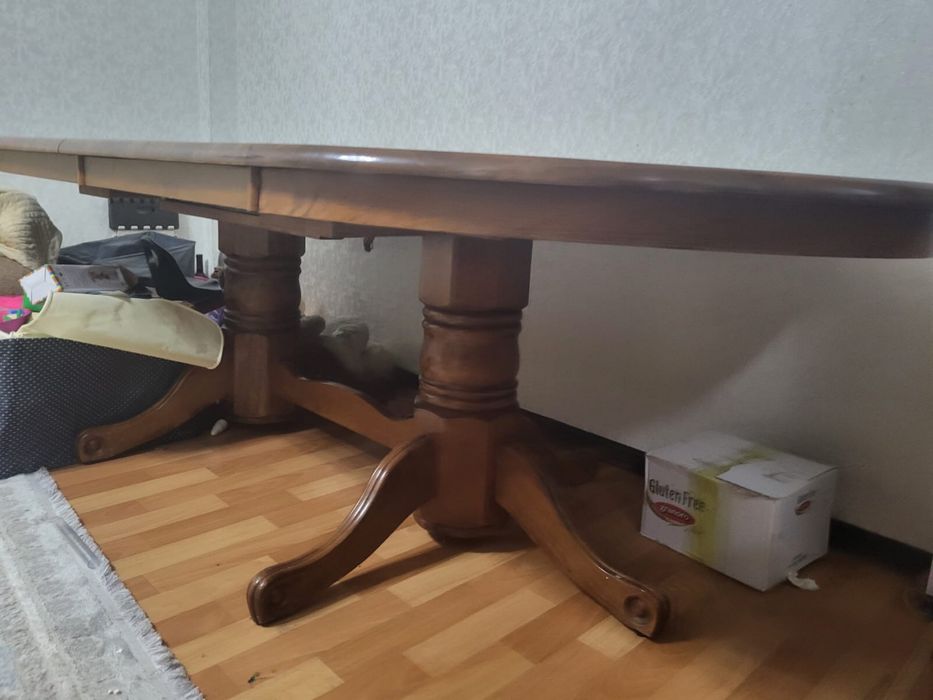 Продам стол гостиной