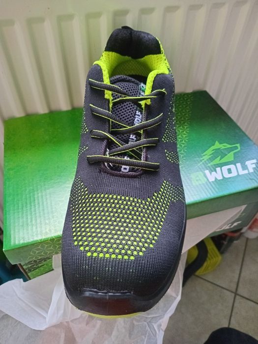 Работни обувки с бомбе 44 номер