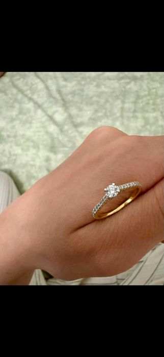 Vând urgent inel original  Stil Diamonds,din aur galben de 18 k,cu diamante naturale.