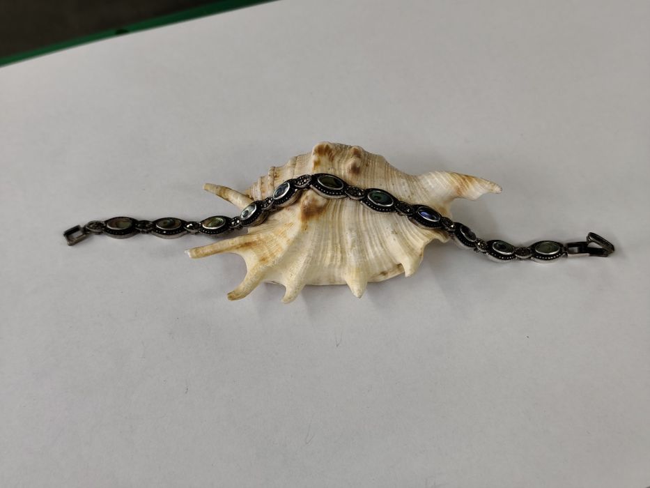 Сребърна гривна с кралски седеф