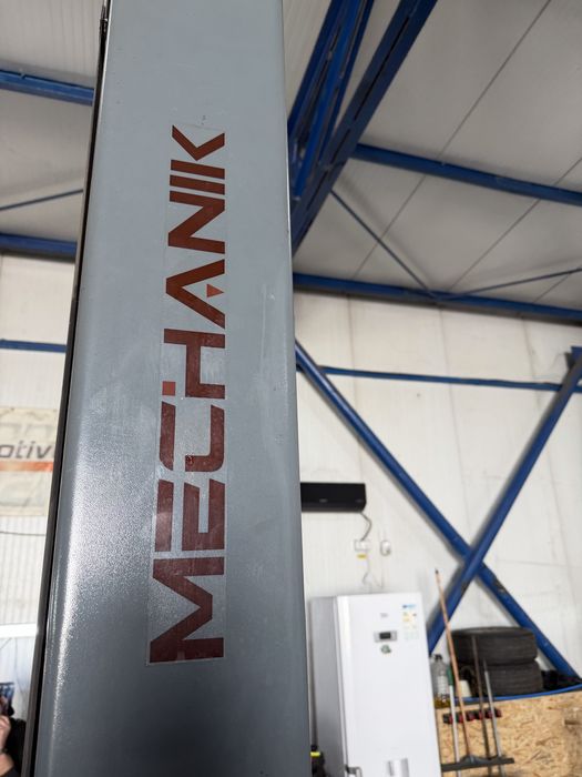 Vând elevator 380V ridicare 4t cu 3 segmente pe fata