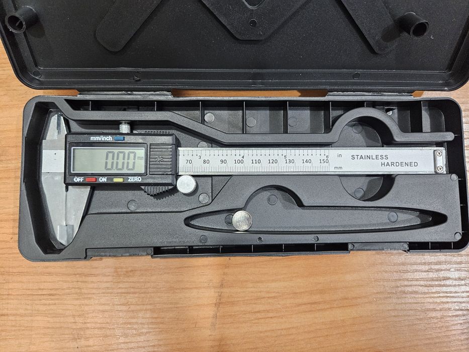 Штангенциркуль электронный и механический