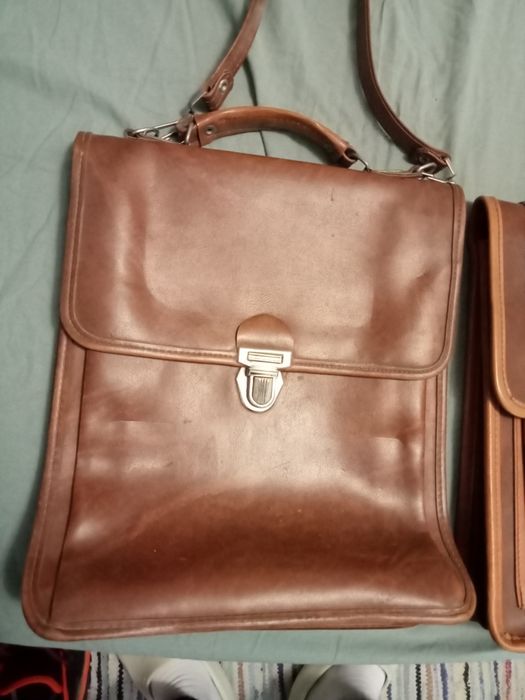 Geanta ,ghiozdan, școala ,vechi Romanesc,perioada comunista,stare buna