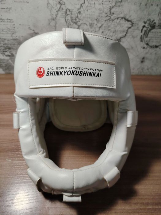 Шлем для единоборств.