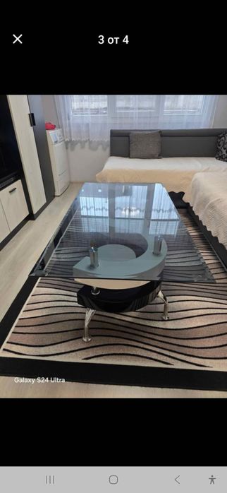 Стъклена маса за хол