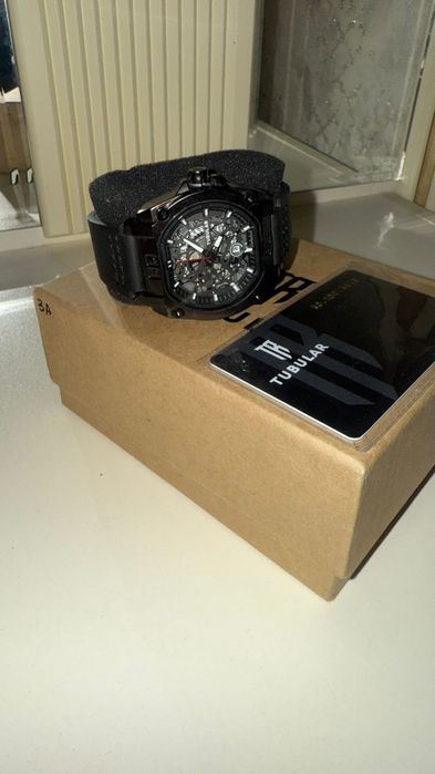 Часы TUBULAR новый