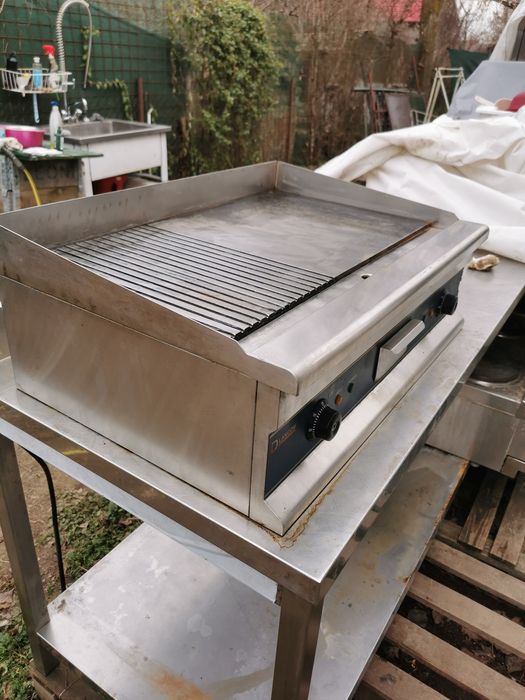 Gratar profesional neted si striat, 5 KW-electric