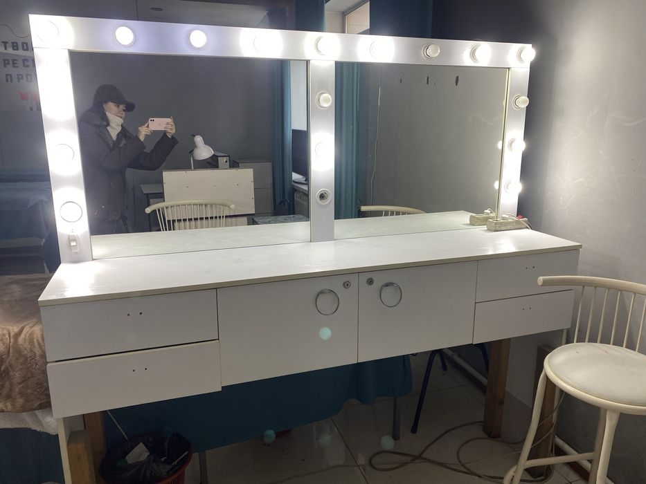 Продам визажный столик