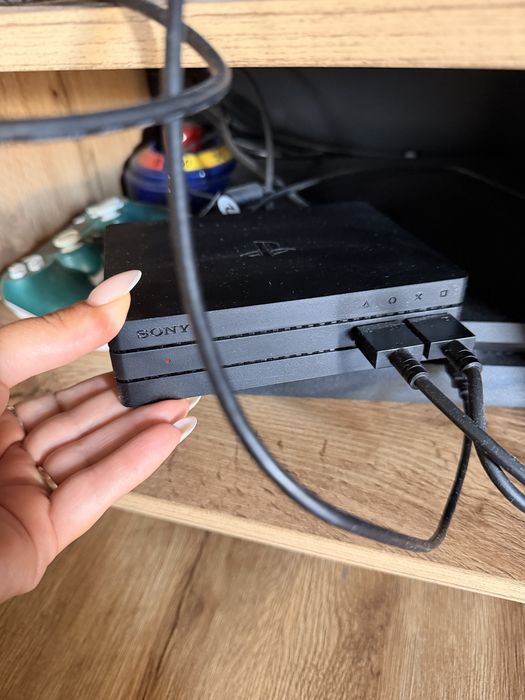 Playstation 4 + 2 джойстика + VR очила